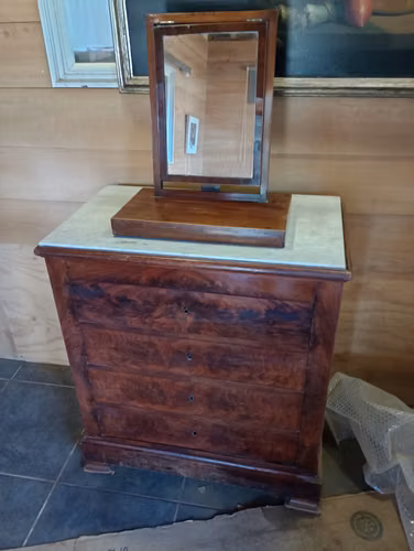 <p>Vendo Muebles Ingleses y nacionales de epoca</p>