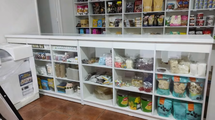 <p>Vitrinas y muebles para negocio</p>