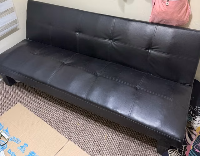 <p>Futón Cama Eco Cuero Impecable</p>