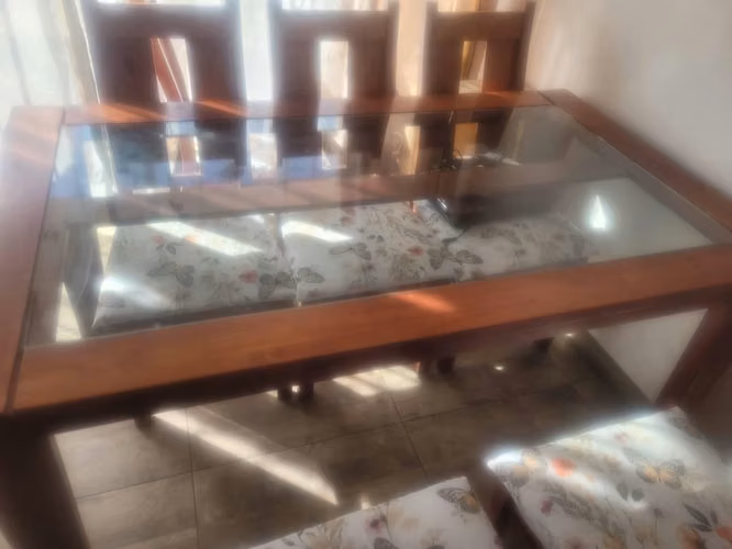 <p>Juego de comedor familiar</p>