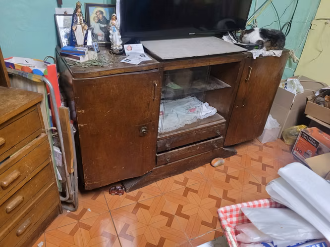 <p>Se venden muebles antiguos</p>