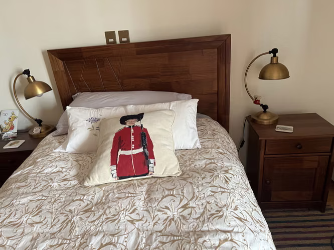 <p>Cama nido plaza y media con ruedas Rosen + Respaldo + 2 veladores</p>
