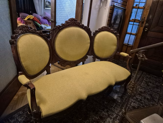 <p>vendo sillon 3 cuerpos de castaño</p>