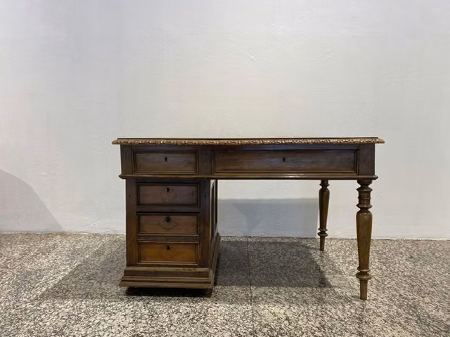 <p>escritorio antiguo Luis XVI</p>