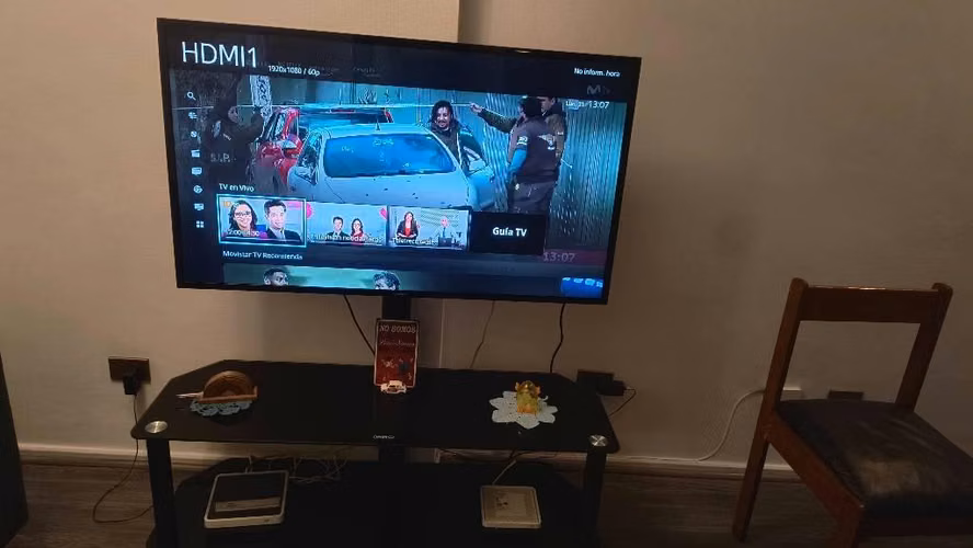 <p>SE VENDE TV LED SMART 48P. Full HD. CON MUEBLE</p>