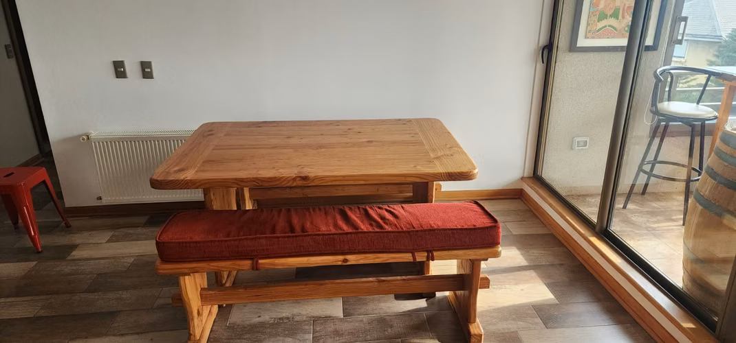 <p>Mesa Comedor Madera Pino Obregón 2 pulgadas (incluye Bancas)</p>