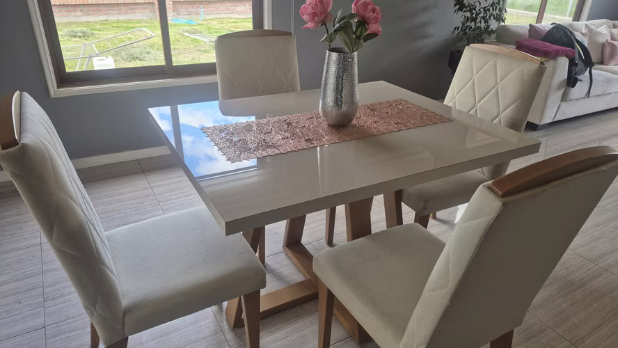 <p>comedor para 4 personas usado</p>