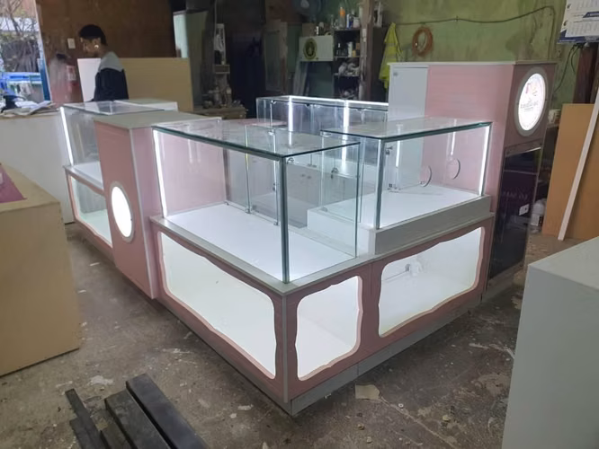 <p>Módulo isla para mall comercial 3x2 mts</p>