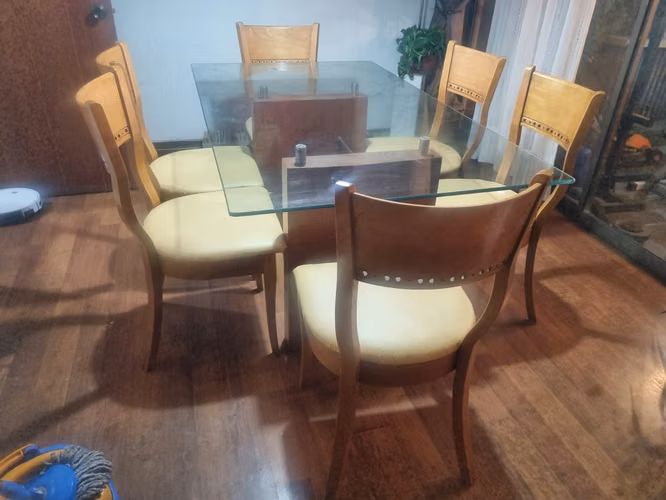 <p>Hermoso juego de comedor -- Oportunidad!</p>